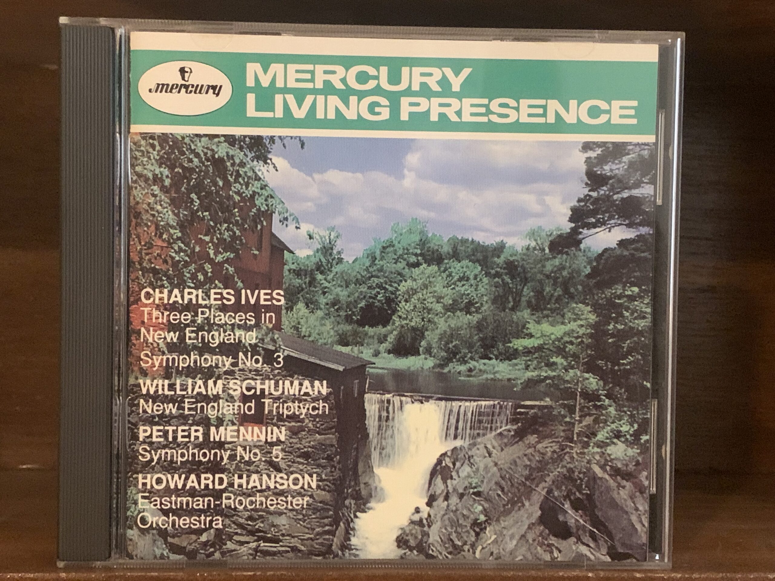Charles Ives: Three Places in New England & Sinfonía No. 3 / Schuman & Mennin - Howard Hanson